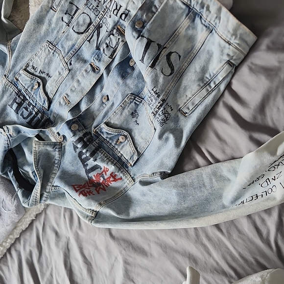 Distressed washed denim jacket - Picture 2 of 4